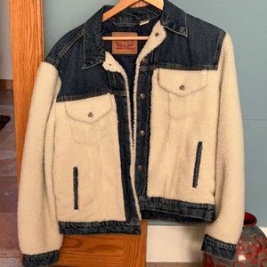 NWT Levi’s Pieced Sherpa Denim Ex-Boyfriend Trucker Jacket Size Medium
